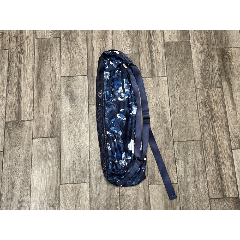 Lululemon Athletica Yoga Mat Bag Blue Floral Mesh Ventilated Zip Strap Carrier